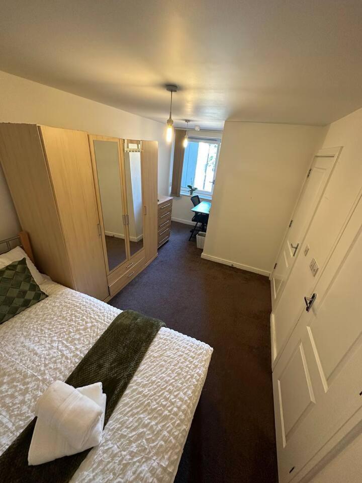 New Build 2 Bedroom With 2 Bath In Londen